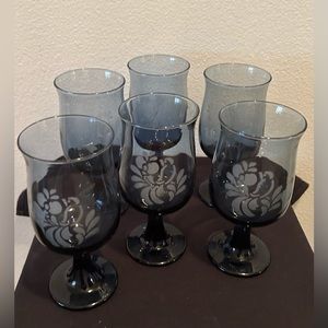 6 Vintage,Pfaltzgraff Blue goblets/wine glasses. 2 different prints. See photos